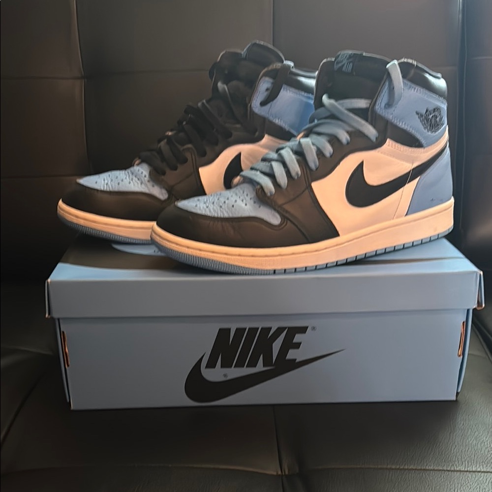 Nike Air Jordan Retro 1 UNC Toe - Picture 3 of 3